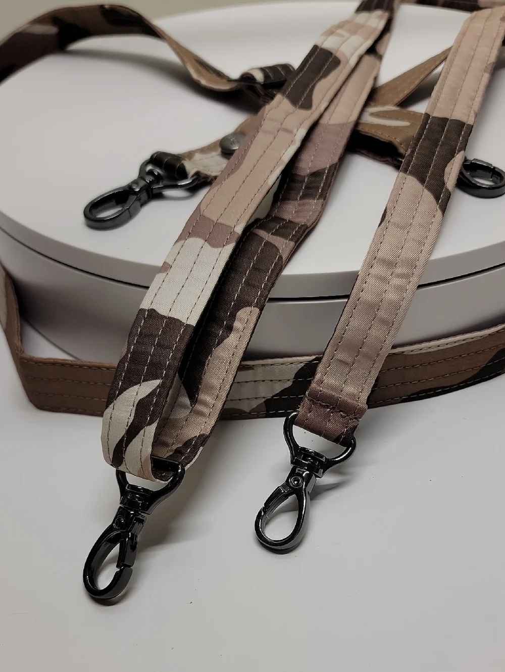 LUG KICKFLIP CONVERTIBLE RFID WALLET CROSSBODY BAG IN LIGHT CAMO